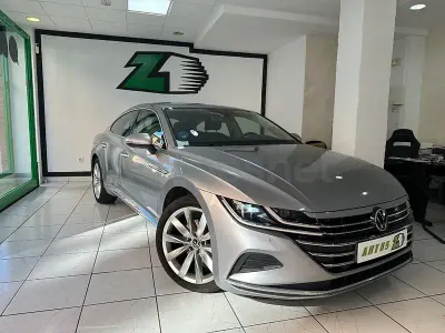 Usado VW Arteon Elegance 218 CV (160 kW) 2022 Gris / plata Berlina