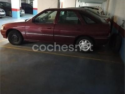 Usado Ford Escort 90 CV (66 kW) 1994 Rojo Berlina