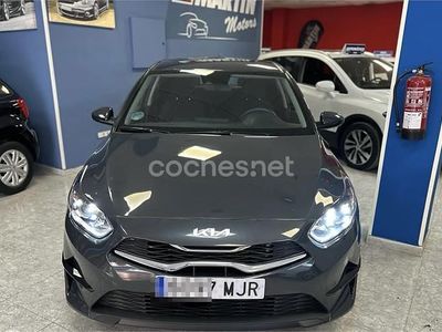 Usado Kia Ceed 100 CV (73 kW) 2023 Negro Utilitario