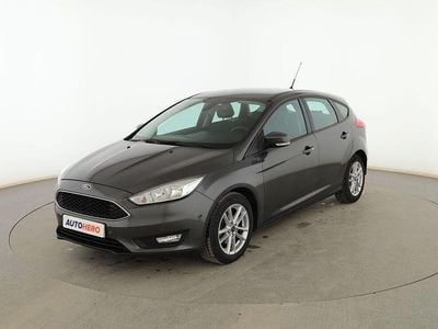Usado Ford Focus Trend+ 120 CV (88 kW) 2016 Gris Berlina