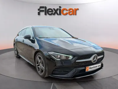 Usado Mercedes CLA200 Shooting Brake 163 CV (119 kW) 2021 Negro Familiar