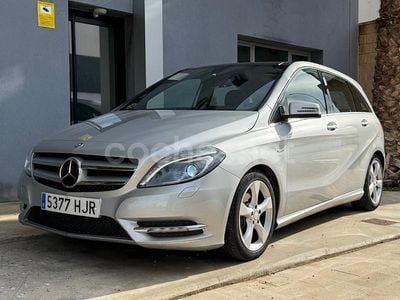 Usado Mercedes B180 109 CV (80 kW) 2012 Gris / plata Monovolumen