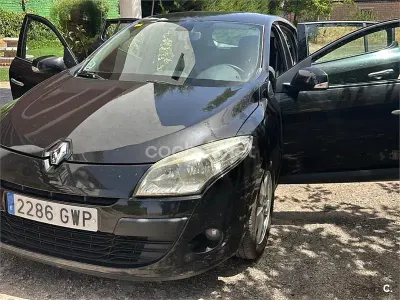 Usado Renault Mégane Dynamique 105 CV (77 kW) 2010 Negro Berlina