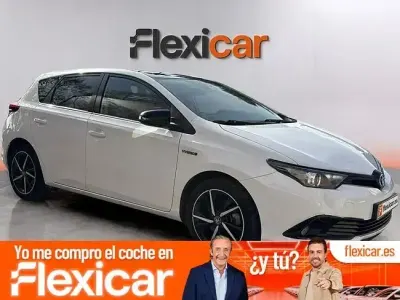 Usado Toyota Auris Hybrid Active 136 CV (100 kW) 2018 Blanco Berlina