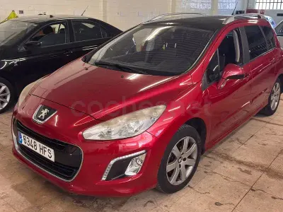 Usado Peugeot 308 SW Active 120 CV (88 kW) 2012 Rojo Familiar