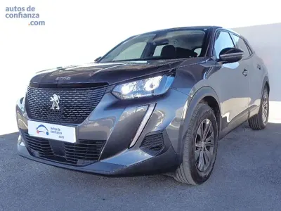 Usado Peugeot 2008 Active 110 CV (80 kW) 2022 Gris / plata SUV