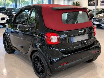Usado Smart ForTwo Cabrio 90 CV (66 kW) 2018 Negro Descapotable