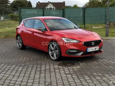 Usado Seat Leon FR 150 HP (110 kW) 2023 Vermelho Sedan