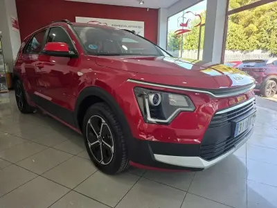 Usado Kia Niro 141 CV (103 kW) 2022 Rojo SUV