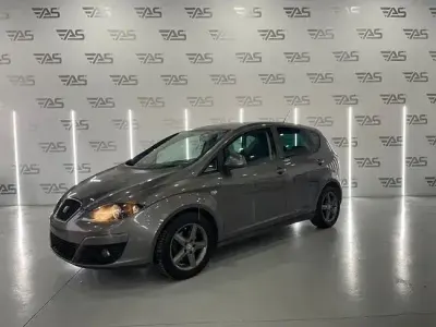 Usado Seat Altea Ecomotive 105 CV (77 kW) 2014 Gris Monovolumen