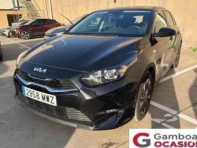 Usado Kia Ceed 101 CV (74 kW) 2024 Negro Utilitario