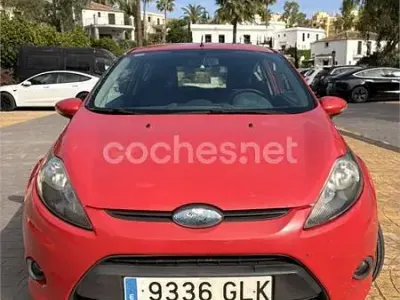 Usado Ford Fiesta Trend 82 CV (60 kW) 2009 Rojo Berlina