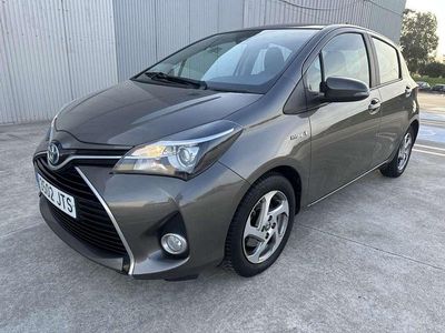 Usado Toyota Yaris Hybrid Active 100 CV (73 kW) 2016 Beige Utilitario