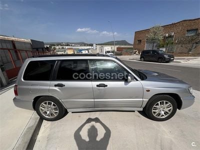 Usado Subaru Forester 170 CV (125 kW) 2000 Gris / plata SUV