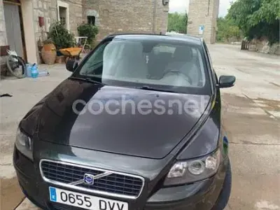 Usado Volvo S40 Momentum 136 CV (100 kW) 2006 Negro Berlina