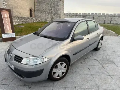 Usado Renault Mégane Authentique 80 CV (58 kW) 2004 Gris / plata Berlina