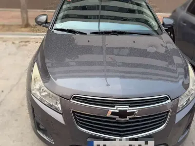 Usado Chevrolet Cruze LTZ 163 CV (119 kW) 2013 Gris Utilitario