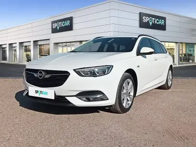 Usado Opel Insignia Selective 136 CV (100 kW) 2017 Blanco Familiar