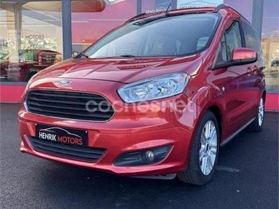 Rojo Usado 2014 Ford Tourneo Courier Ambiente Monovolumen | 9990 € (Precio justo)