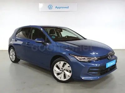 Usado VW Golf VIII Life 116 CV (85 kW) 2025 Azul Berlina