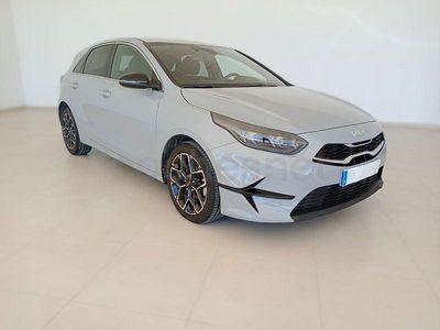 Używany Kia Ceed Style 100 KM (73 kW) 2025 Szary Hatchback