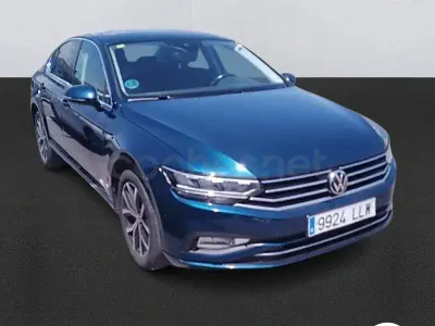 Usado VW Passat Executive 150 CV (110 kW) 2021 Azul Berlina