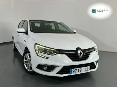 Begagnad Renault Mégane Business 95 HK (69 kW) 2020 Vit Sedan