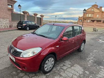 Brugt Dacia Sandero Ambiance 75 HK (55 kW) 2013 Rød Sedan