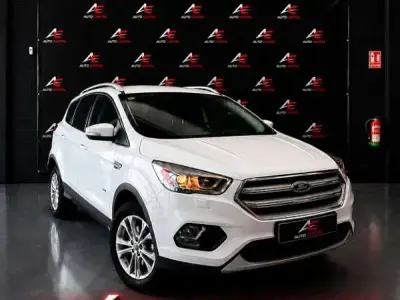 Usado Ford Kuga Titanium 150 CV (110 kW) 2017 Blanco SUV