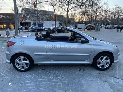 Usado Peugeot 206 110 CV (80 kW) 2003 Gris / plata Descapotable