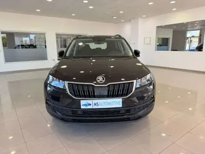 Usado Skoda Karoq Ambition 110 CV (80 kW) 2021 Negro SUV