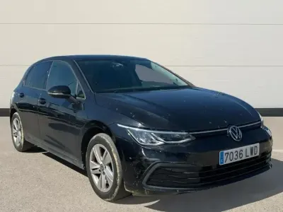 Usado VW Golf VIII Life 110 CV (80 kW) 2022 Negro Utilitario