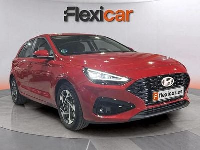 Usado Hyundai i30 120 CV (88 kW) 2024 Rojo Berlina