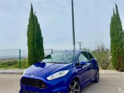 Usado Ford Fiesta ST 182 CV (133 kW) 2015 Azul Utilitario