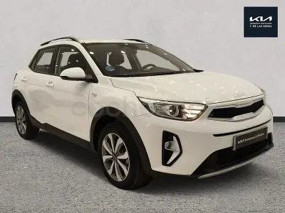 Usado Kia Stonic 100 CV (73 kW) 2025 Blanco SUV