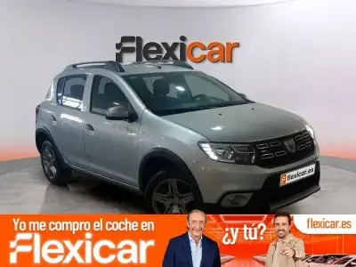 Usado Dacia Sandero Acces 73 CV (53 kW) 2019 Gris / plata Berlina