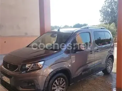 Usado Peugeot Rifter Allure 110 CV (80 kW) 2021 Gris / plata Monovolumen