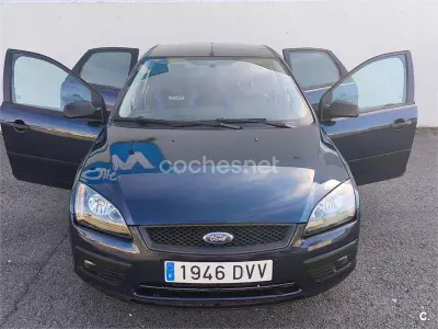 Usado Ford Focus Trend 100 CV (73 kW) 2006 Azul Berlina