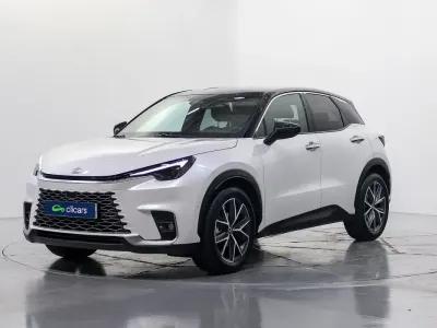 Begagnad Lexus LBX 136 HK (100 kW) 2024 Vit SUV