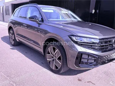 Usado VW Touareg R-line 286 CV (210 kW) 2025 Gris / plata SUV