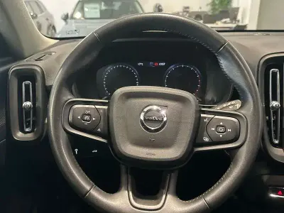 Usado Volvo XC40 163 HP (119 kW) 2021 Azul SUV