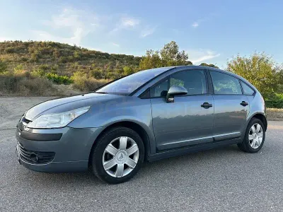Usado Citroën C4 92 CV (67 kW) 2006 Gris / plata Berlina