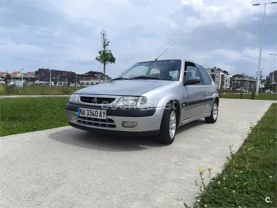 Usado Citroën Saxo 90 CV (66 kW) 1999 Gris / plata Utilitario