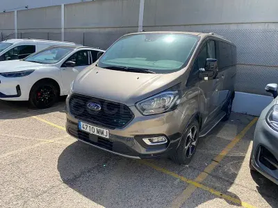 Usado Ford Tourneo Titanium 150 CV (110 kW) 2023 Gris / plata Monovolumen