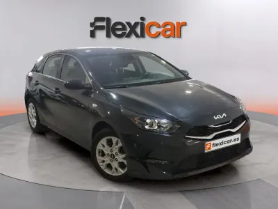 Usado Kia Ceed 136 CV (100 kW) 2023 Gris Utilitario