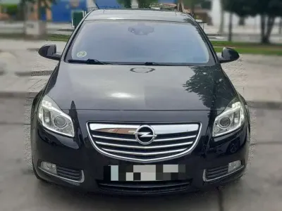 Usado Opel Insignia Edition 160 CV (117 kW) 2010 Negro Berlina