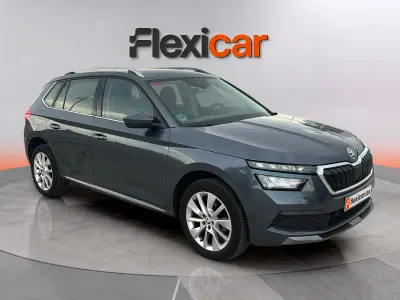 Usado Skoda Kamiq Ambition 110 CV (80 kW) 2021 Gris SUV