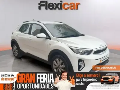 Usado Kia Stonic 84 HP (61 kW) 2022 Branco SUV