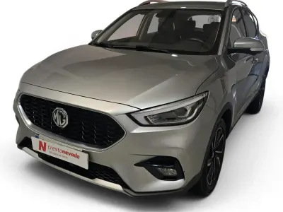 Usado MG ZS Luxury 111 CV (81 kW) 2023 Gris SUV