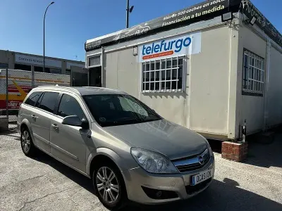 Usado Opel Astra Edition 110 CV (80 kW) 2010 Gris Familiar